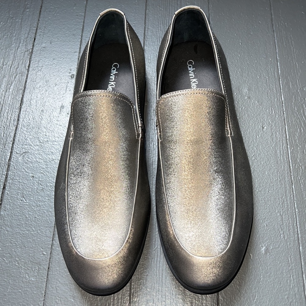 |Just In| New Calvin Klein Gray Smoke Embossed Leather Loafer. Size 11.5 M